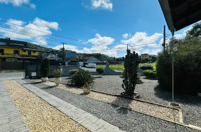 Casa plana com 1 suíte mais 2 quartos à venda no bairro iririú em joinville-sc por r$ 880.000,00.