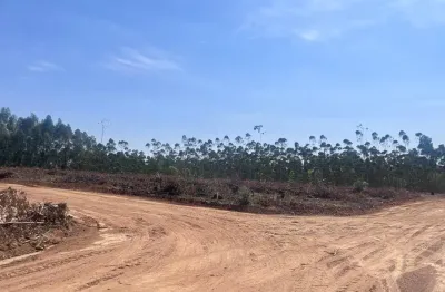 Loteamento em Mairinque, perto de São Paulo com lago compartilhado