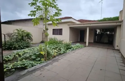 Casa com 3 quartos à venda no Centro, Barretos 