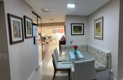 Apartamento diferenciado, mobiliado com 3 dormitórios a 200 metros do mar