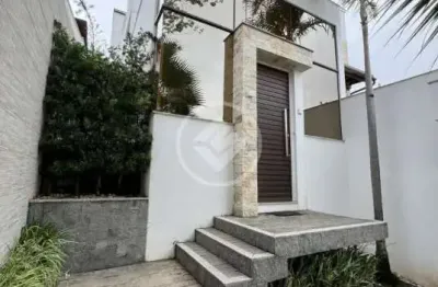 Casa triplex de alto padrao no bairro planejado pedra branca codigo: 57739