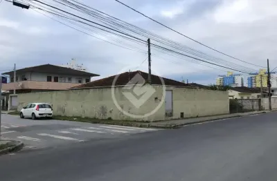 Casa, ponto comercial em esquina podendo utilizar a estrutura para estes fins! codigo: 65336