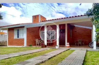 Casa a três quadras da praia de canasvieiras codigo: 70935