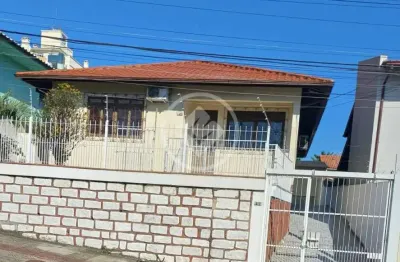 Casa com 03 dormitórios, 01 suite, edicula e quintal codigo: 79994