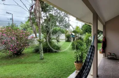 Casa de 04 dormitórios, 01 suite rodeada de jardim em campeche codigo: 82898