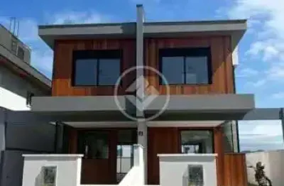 Sobrado geminado - casa 2 com 3 suítes localizado a 200 metros da praia do campeche codigo: 121637