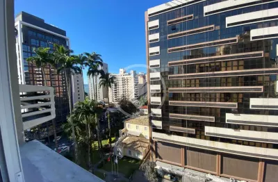 Apartamento recém-reformado de 104 m², ideal para quem busca praticidade e localização estratégica, no centro de florianópolis codigo: 136402