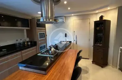 Cobertura duplex com estilo e espaço no coração da trindade codigo: 140313