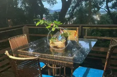 Casa lagoa da conceição com vista linda, natureza exuberante e ótima localização codigo: 147534