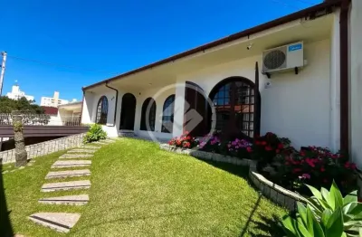 Casa com 4 quartos à venda na Rua Moura, 688, Barreiros, São José