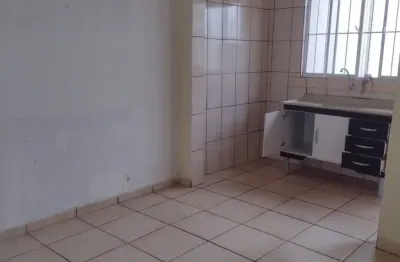 Venda de duas casas no mesmo lote  apresentamos uma excelente oportunidade de investimento com duas casas à venda em um único lote. as propriedades possuem entradas independentes, garantindo privacida