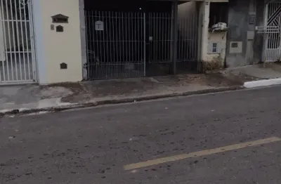 Detalhes das casas: casa 1: contém 2 dormitórios, sala de estar, cozinha e 2 banheiros. casa 2: oferece 2 dormitórios, sala de estar, cozinha e banheiro.