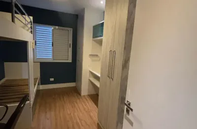 Sobrado em condomínio, 146 m² - 3 dormitórios (1 suíte), 2 vagas - Cozinha americana com planejados, cooktop, forno embutido, bancada em granito vermelho Estelar - Sala com ar-condicionado, escada em
