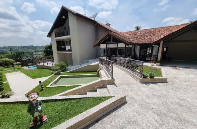 Belíssima casa em condomínio fechado - chácara da lagoa.