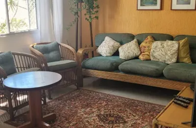 Casa em condomínio - 4 dormitórios - 1 suíte - 2 vagas de garagem