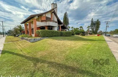 Icônica casa para comprar  a poucos metros do mar em atlântida
