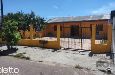Vende casa com 84m² ,  2 dormitórios, terreno com 300m²