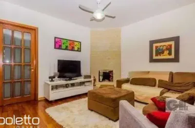 Casa com 7 quartos e 6 vagas à venda, 470 m² no bairro petrópolis