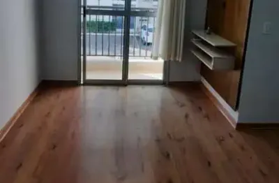 Aluga apartamento semi mobiliado, 2 dormitórios, com ar split, sala com sacada