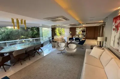 Apartamento alto padrão, totalmente reformado, disponível para venda no bairro de casa forte