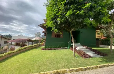 Casa em condomínio à venda, com 6 quartos,3 suítes, 270m², lazer completo