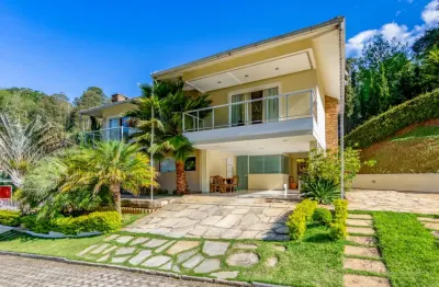 Casa com 4 quartos em condomínio em quebra frascos, teresópolis.