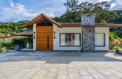 Casa com 3 quartos em condomínio no comary, teresópolis.
