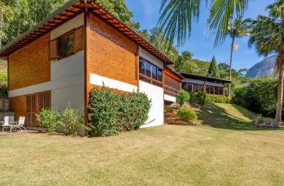 Casa com 5 quartos em condomínio em quebra frascos, teresópolis.