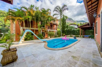 Casa com 4 quartos em condomínio em quebra frascos, teresópolis.