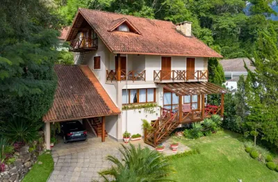 Casa com 5 quartos em condomínio em quebra frascos, teresópolis.