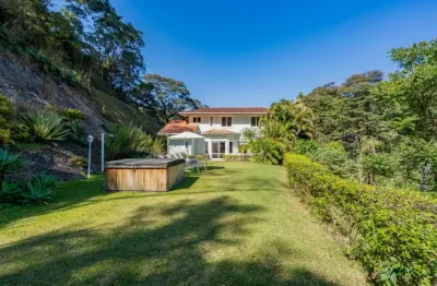 Casa com 4 quartos em condomínio em secretário, petrópolis.