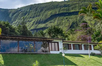 Casa com 5 quartos em condomínio araras, petrópolis.