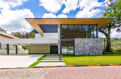Casa com 4 quartos em condomínio no bairro quebra frascos, teresópolis