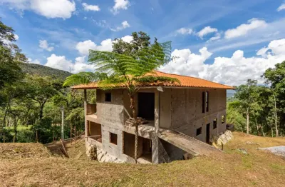 Casa em construção com 4 quartos no quebra frascos, teresópolis