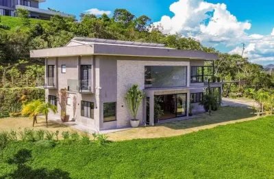Excelente casa com 4 quartos à venda em condomínio no parque do imbuí, teresópolis.