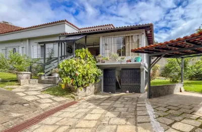 Casa de 3 quartos no bairro do golf, teresópolis -rj.