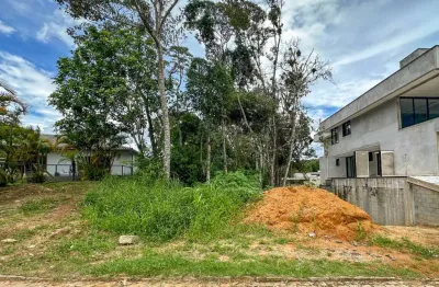 Lote com 850m2 em condomínio no bairro quebra frascos, teresópolis.