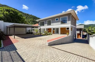 Casa com 3 quartos no bairro carlos guinle, teresópolis