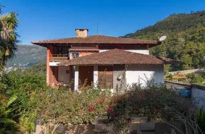 Casa com 4 quartos à venda na Rua Luiz Batista Lópes, 355, Iucas, Teresópolis