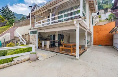 Casa com 3 quartos à venda na Rua São Judas Tadeu, 85, Mosela, Petrópolis