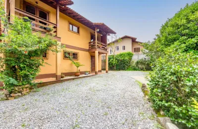 Casa com 3 quartos para alugar na Rua Capitão Teodomiro Lippi, 90, Panorama, Teresópolis