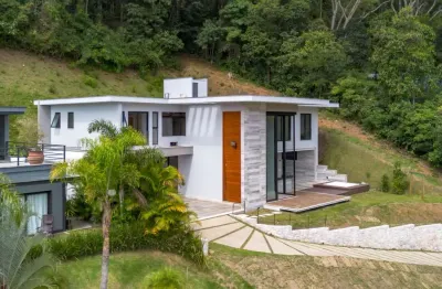 Casa com 4 quartos a venda no condomínio vale dos eucaliptos, teresópolis