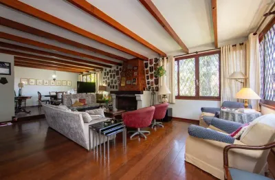 Casa com 5 quartos à venda na Rua Américo Acácio de Oliveira, 26, Iucas, Teresópolis