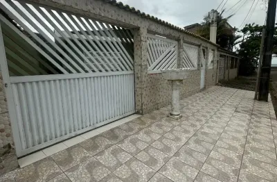 Casa a venda apenas 30 metros da praia com 3 dorm. e 4 vagas, agenor de campos, mongaguá/sp