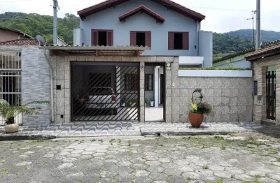 Casa à Venda em Jardim Luciana, Mongaguá, 124m² por R$590 Mil