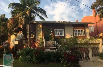 Casa de esquina em alphaville,oportunidade! 5 suítes, c/piscina! estuda-se permuta!