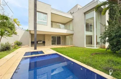 Casa de luxo com 480m² construídos em condomínio exclusivo