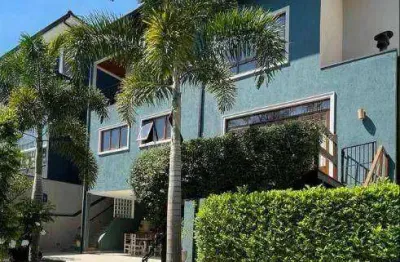 Casa mobiliada com 3 suítes, fundos p/ mata, aquecimento solar!