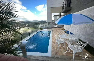 Casa  Com Piscina  na região de Alphaville com 3 dormitórios à venda, 200 m² por R$ 1.995.000