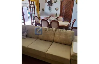 Casa com 4 quartos à venda na Rua Benedita Vial Almeida, Nova Petrópolis, São Bernardo do Campo, 333 m2 por R$ 1.750.000